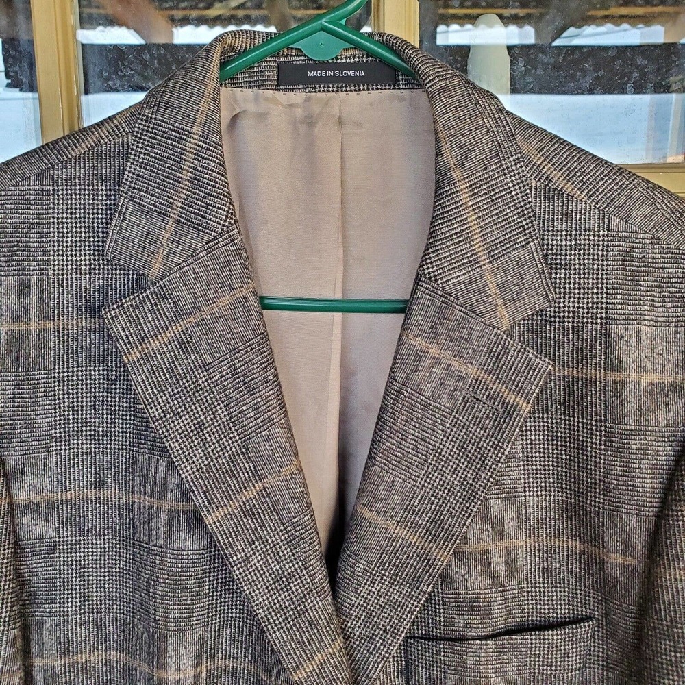 Hugo Boss Stretch Charcoal Plaid Sport Coat Mens Size 44L Wool Blend 3 Button